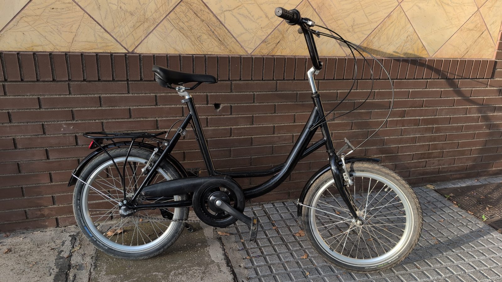 Small black city bike for rent at Recyclo in Málaga
