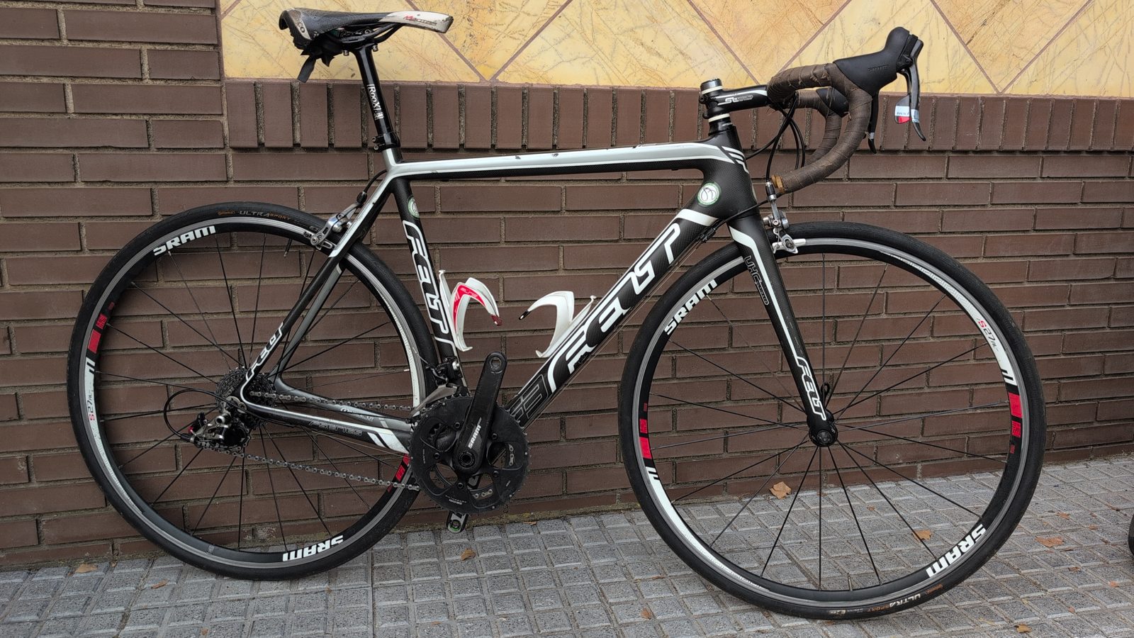 Felt carbon road bike with SRAM groupset, second-hand, for sale at Recyclo in Málaga