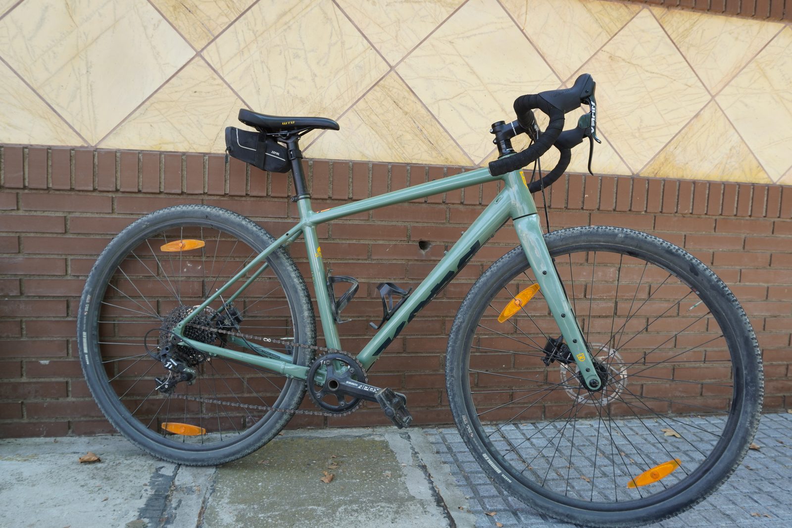 Gravel bike for rent at Recyclo in Málaga