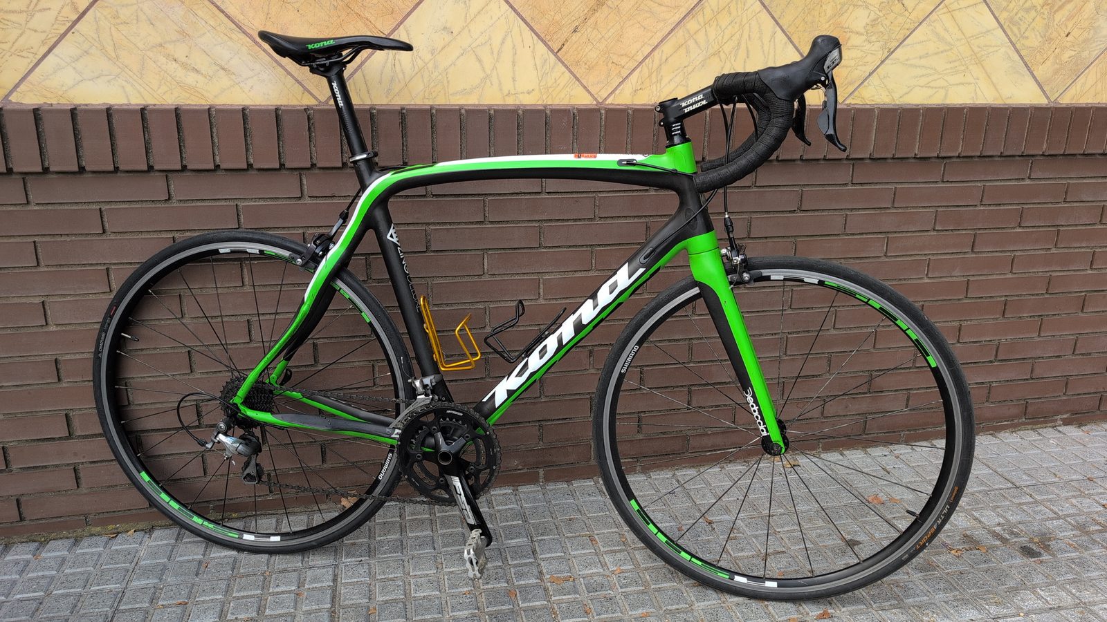 Green Kona carbon road bike, ex-rental, for sale at Recyclo in Málaga