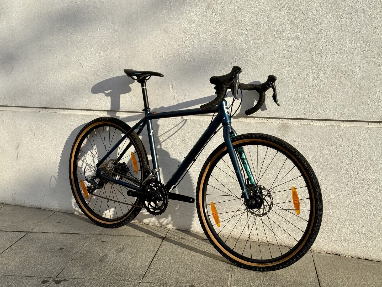 Kona Rove AL 2022 blue gravel bike, new, on sale at Recyclo in Málaga