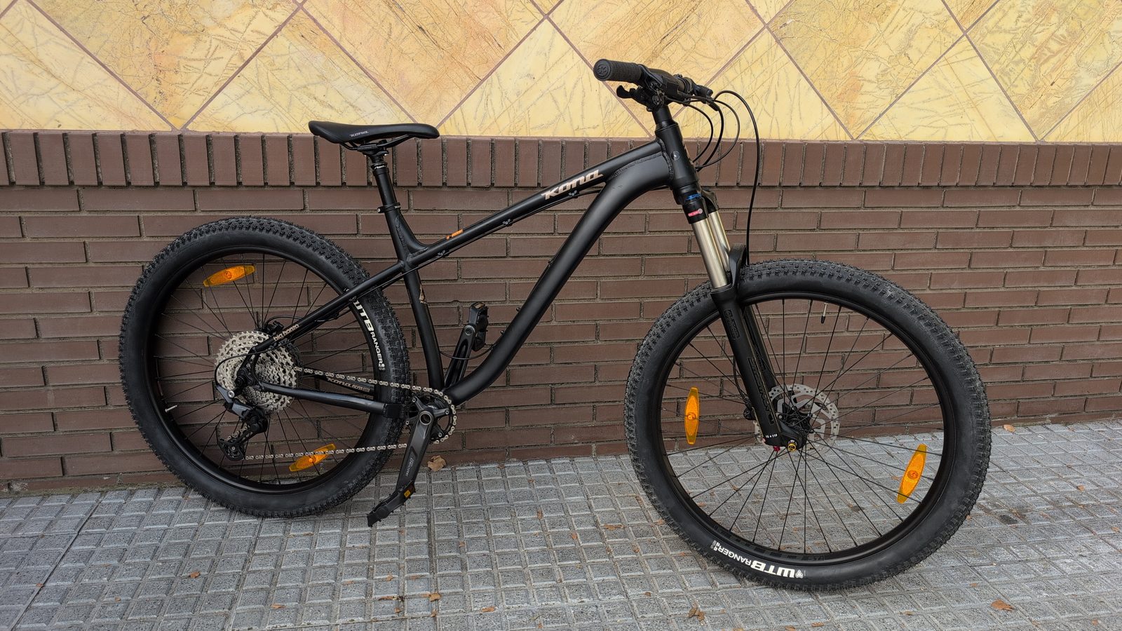 Black Kona hardtail mountain bike, new, for sale at Recyclo in Málaga